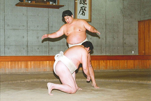 押し倒し 決まり手八十二手 日本相撲協会公式サイト