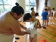 少年 相撲 着替え 